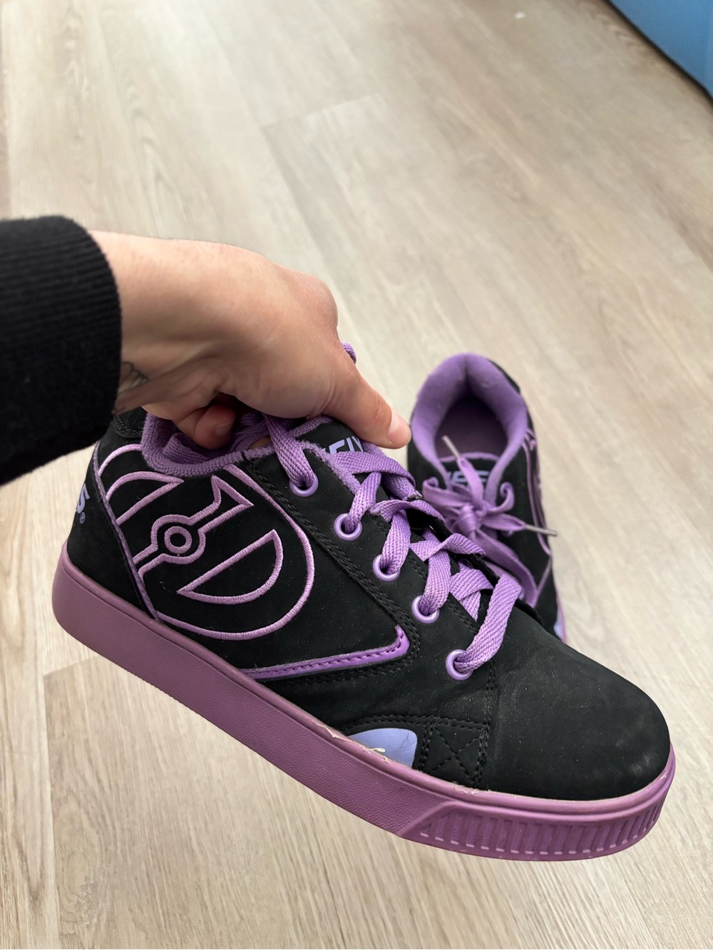 Heelys Black and Purple Skate Sneakers with Graphic Detail